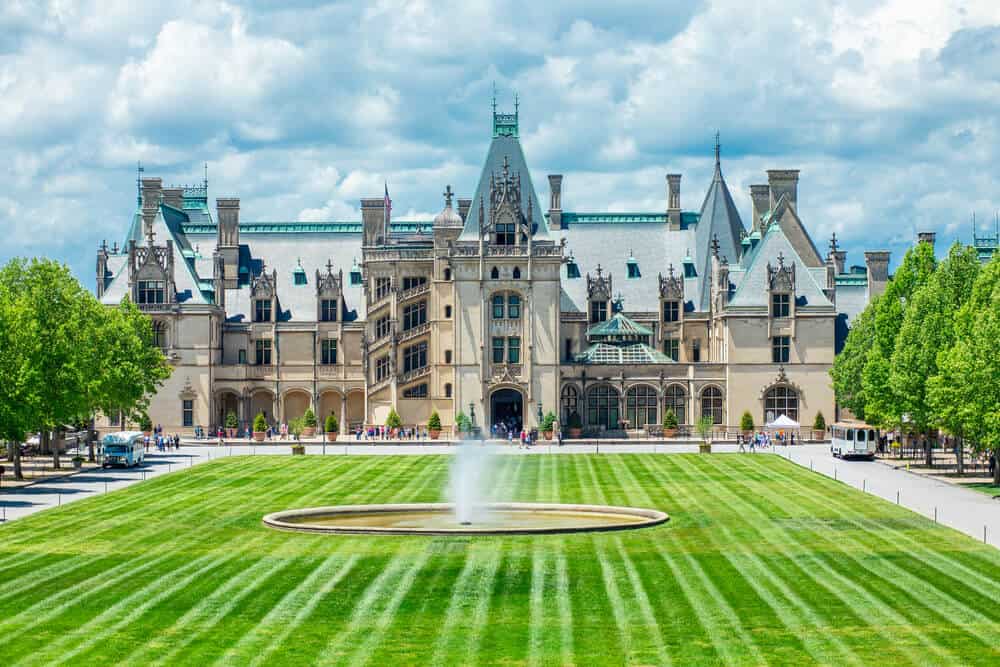 mansion grounds and fountain at the biltmore