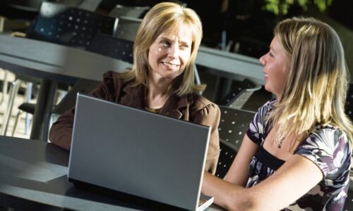 9 Best Laptops for Online Teachers (Pros and Cons)