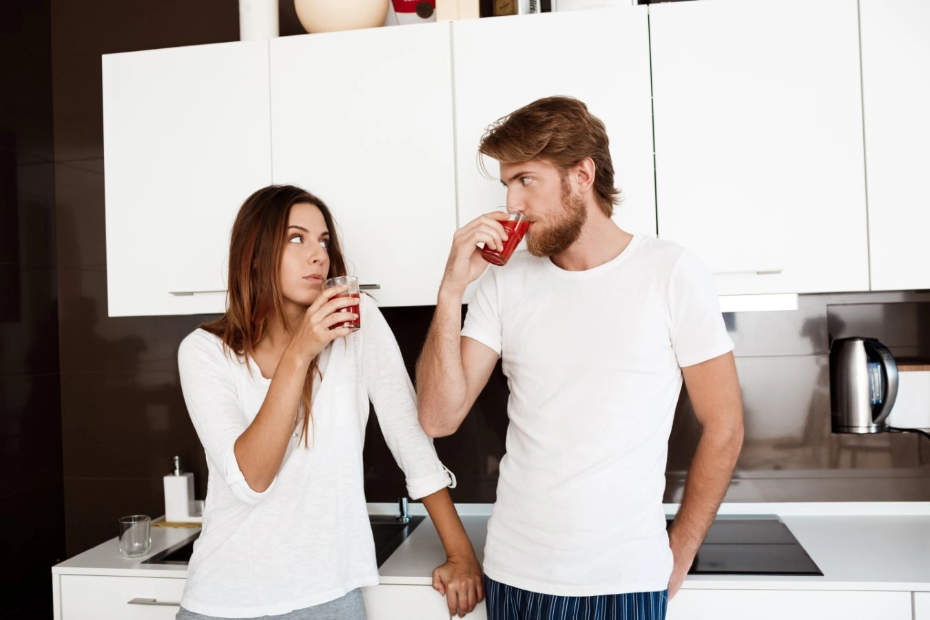 couple talking and drinking