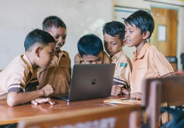 Reasons to Become an Online English Teacher