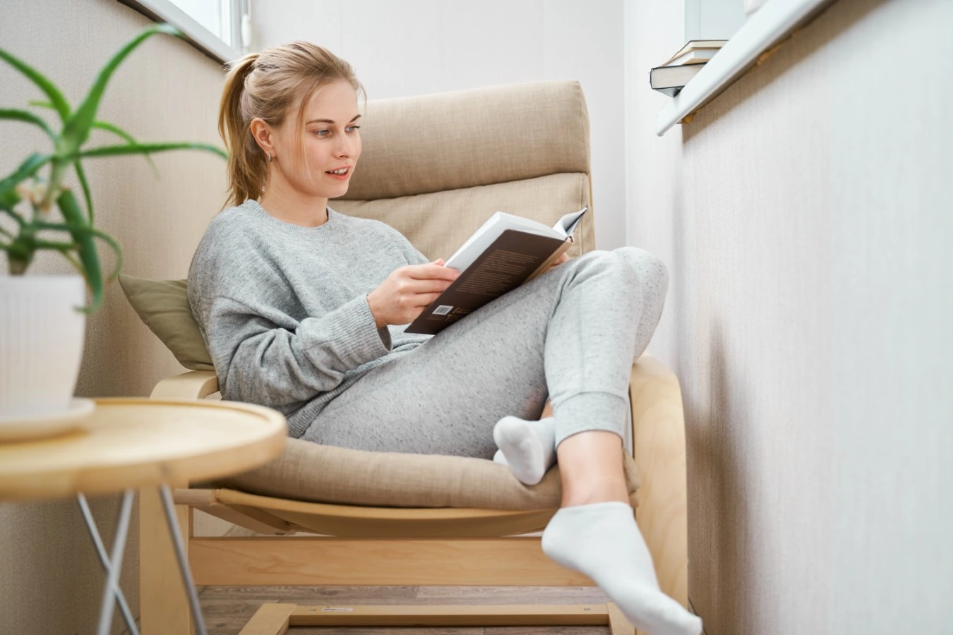 woman reading books